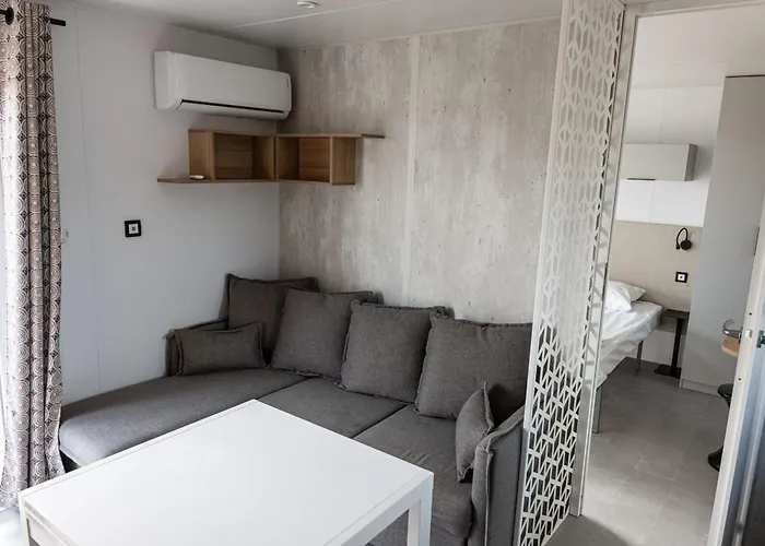 Hotel pres du College: Camping Les Bois Flottés